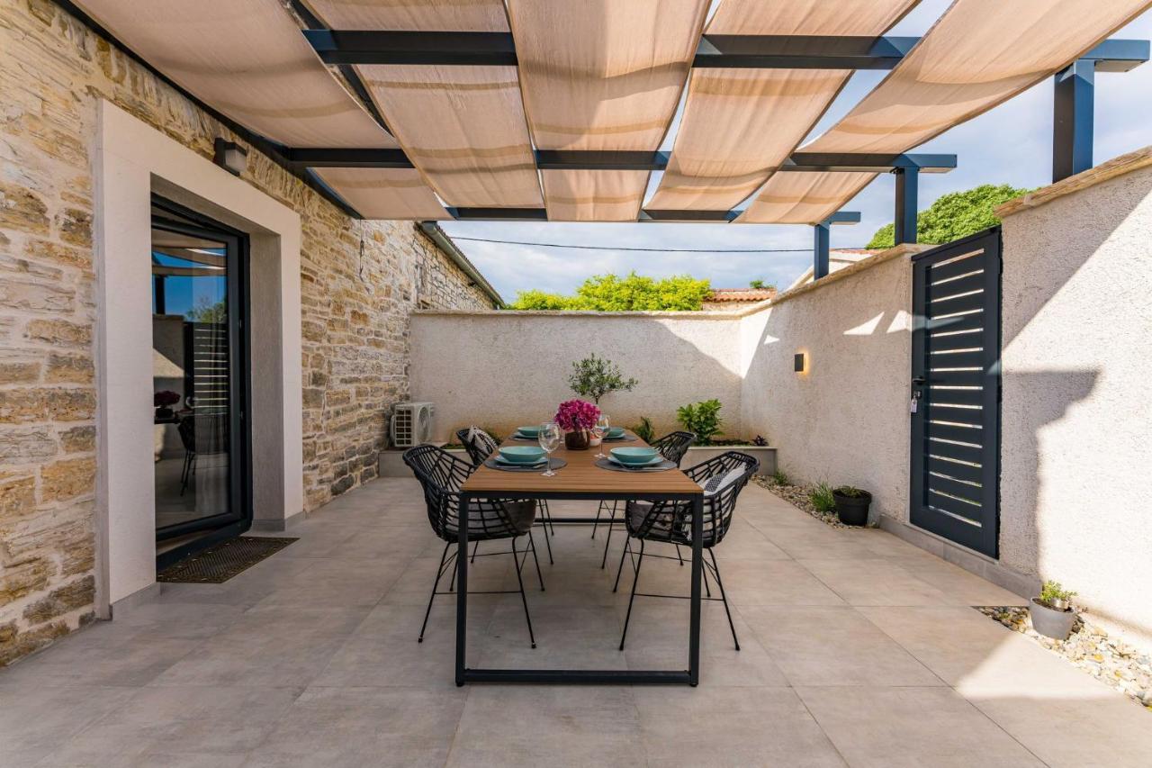 Stone House With Pool Poeta Villa Pridraga Ngoại thất bức ảnh